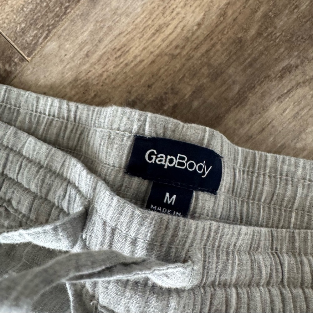 GAP Poplin Cotton Pajama Set - Long-Sleeve and Pull-On Pants White Pinstripe - Picture 6 of 7